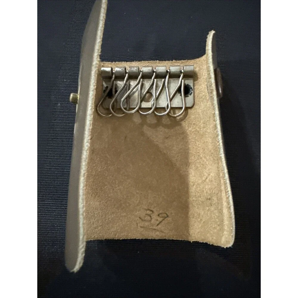 Vintage Brown Leather 6-Slot Key Caddy Case  - Tri-Fold Snap Closure